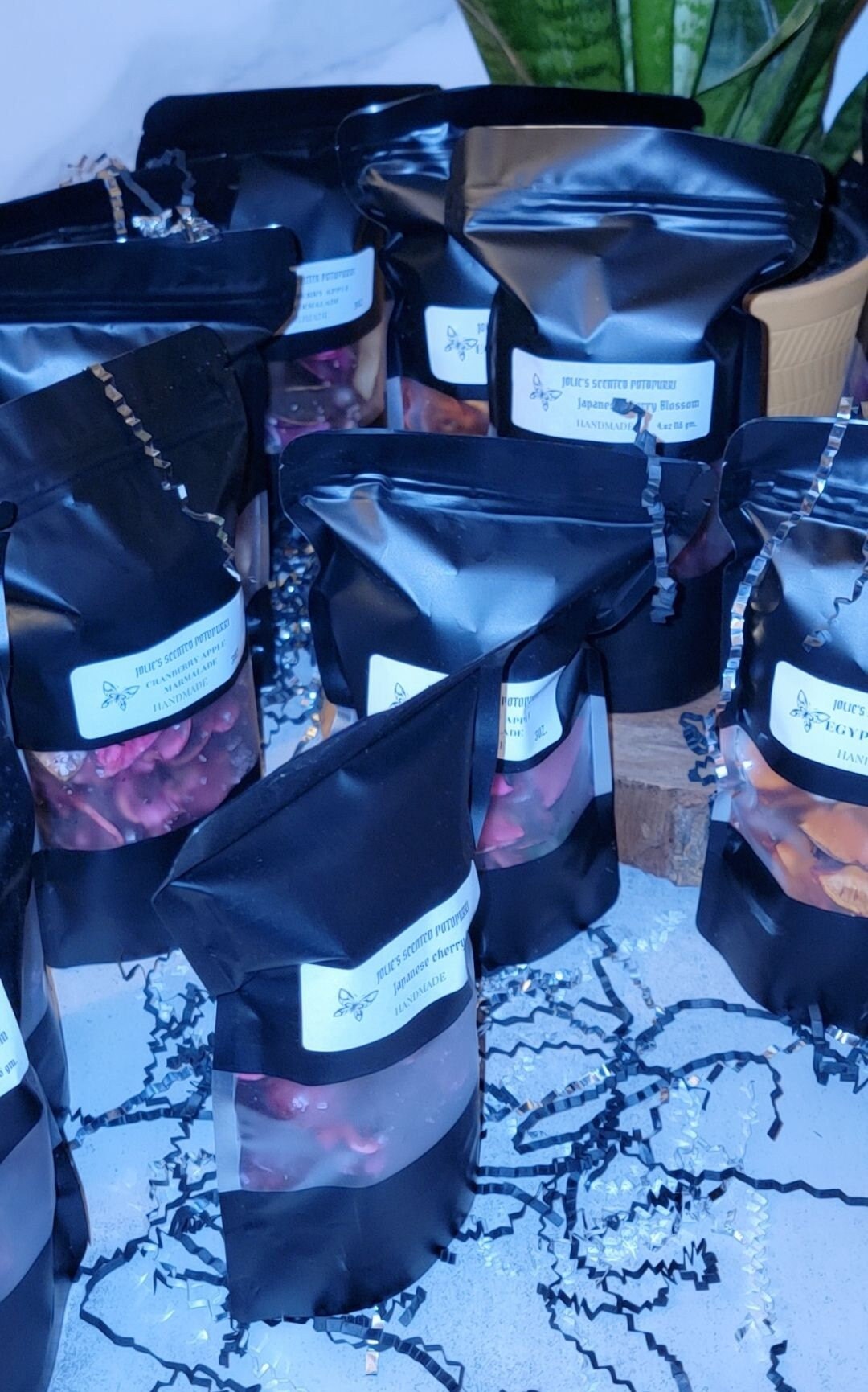 Potpourri made with Fragrant/Essential Oils Handmade/// 2 Different sizes  6.oz  7.oz   Buy 2 Bags of  Potpourri and get one 4oz free!!